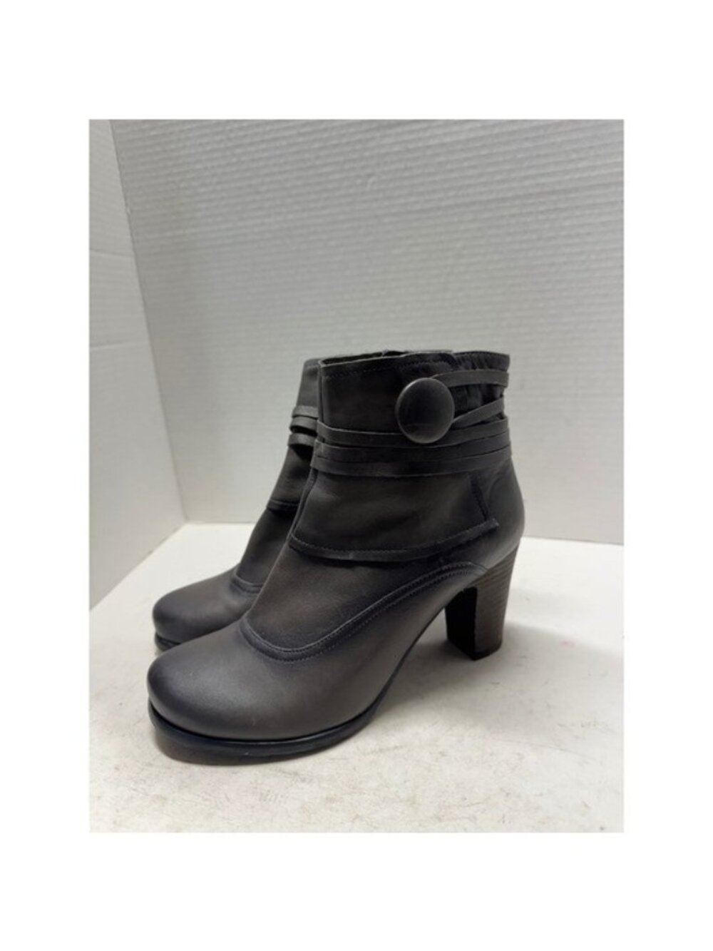 Miz Mooz Womens Gray Leather Button Strap Ankle Boots Niko 7 37.5